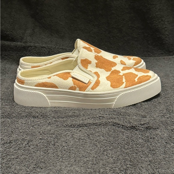 NWOT Nine West Cow Print Slip On Sneakers Size 7.5 - Picture 2 of 9